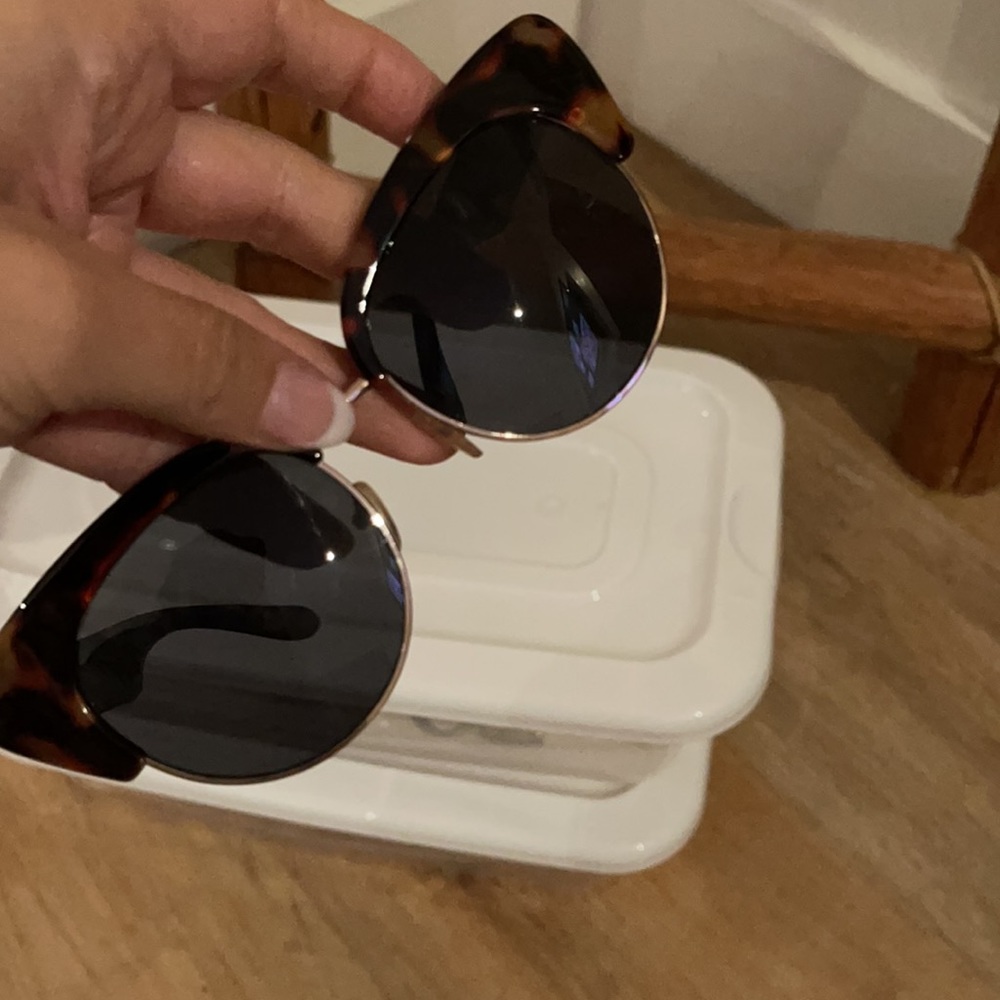 3/$30 Cute retro sunglasses